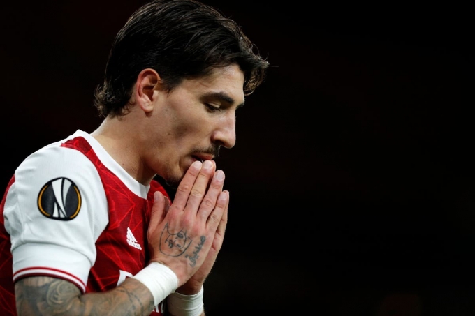 ”Hãy mau rời khỏi đó, anh ấy quá giỏi để chơi cho Arsenal”