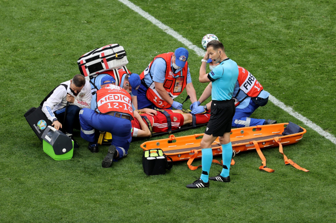 Thêm một cầu thủ phải nhập viện khẩn tại EURO 2021