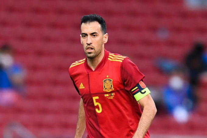 Sergio Busquets trở lại tuyển Tây Ban Nha sau khi âm tính với Covid-19