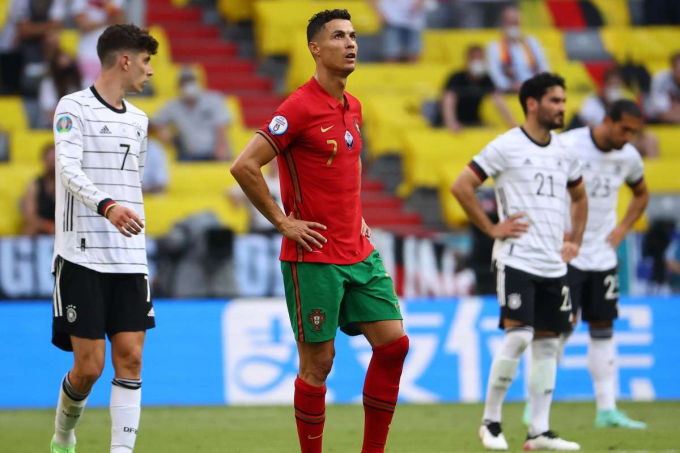 Bồ Đào Nha thua muối mặt, Ronaldo vẫn thiết lập kỷ lục độc nhất tại EURO