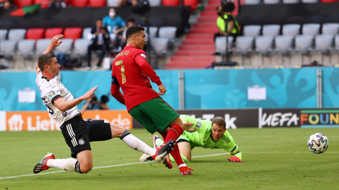 Bồ Đào Nha thua muối mặt, Ronaldo vẫn thiết lập kỷ lục độc nhất tại EURO