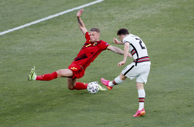 Siêu phẩm của em trai Hazard đưa ĐT Bỉ vào tứ kết EURO 2021