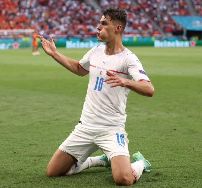 Chấn động EURO 2021, đối thủ Ronaldo tiễn Hà Lan rời giải
