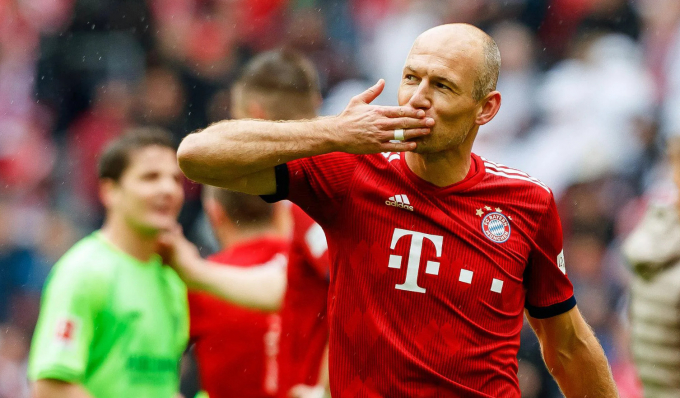 Arjen Robben lần thứ hai tuyên bố ”treo giày”