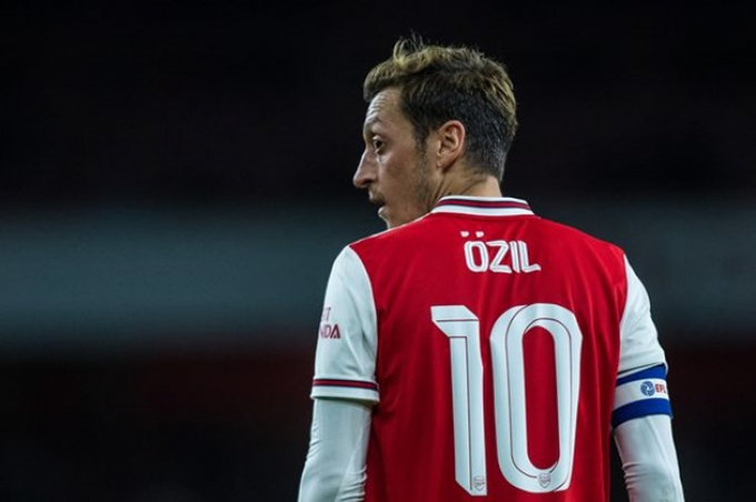 Áo số 10 ở Arsenal của Messut Ozil đã có người thay thế