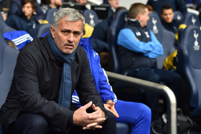 ”Jose Mourinho biến Chelsea trở nên k̳i̳n̳h̳ ̳k̳h̳ủ̳n̳g̳”