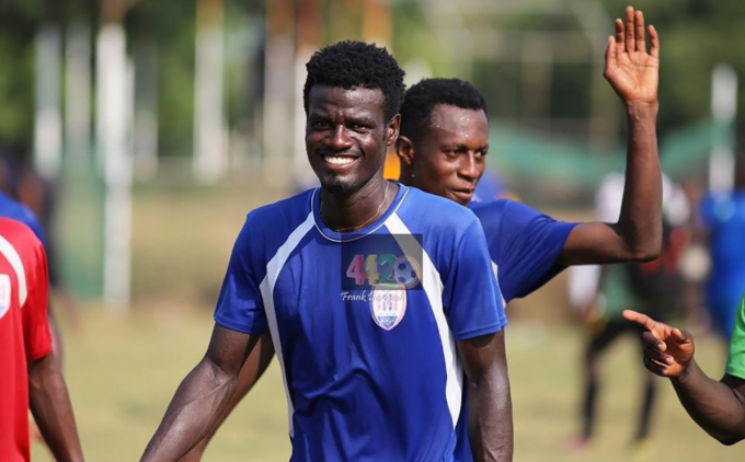 Cầu thủ Ghana trở thành ”người hùng” nhờ 2 bàn phản lưới nhà trắng trợn