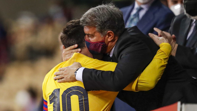 Chủ tịch Laporta: ”Messi đã làm mọi cách để ở lại Barca”