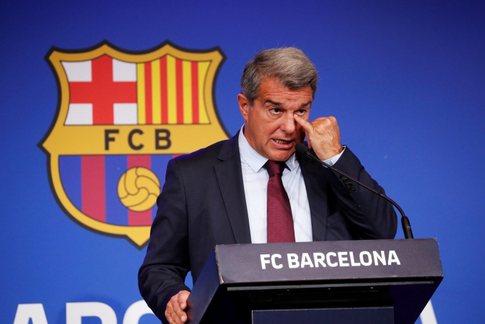 Chủ tịch Laporta: ”Messi đã làm mọi cách để ở lại Barca”