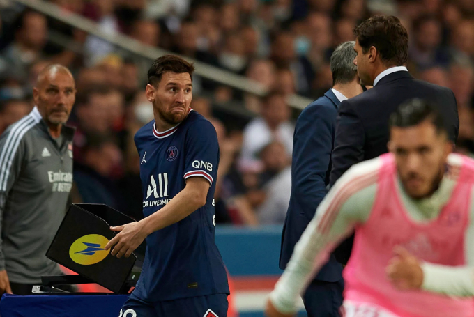 Messi từ chối bắt tay HLV khi bị thay ra trong ngày PSG thắng nhọc