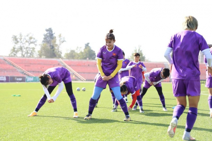 ĐT nữ Việt Nam ”đội nắng” tập luyện, quyết giành vé dự cúp châu Á