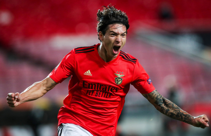 Man United ”thèm khát” viên ngọc quý của Benfica: hậu bối của Edinson Cavani