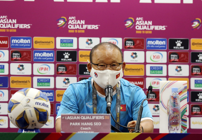 HLV Park Hang-seo trước trận gặp Trung Quốc: “Tôi bị áp lực”
