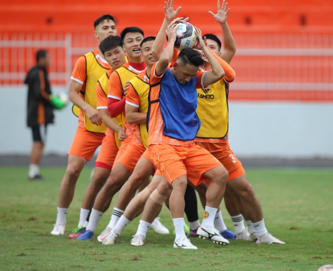 Topenland Bình Định tập luyện ’bài mới’ cho V-League 2022