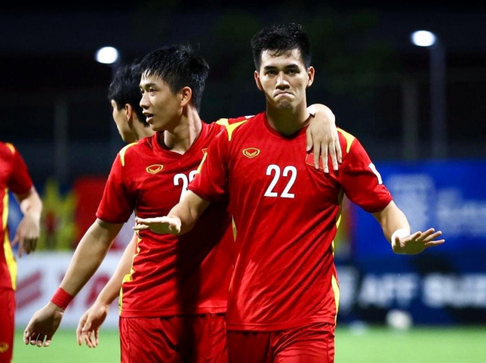 ’Messi Thái Lan’ bị Tiến Linh vượt mặt ở giải cầu thủ hay nhất châu Á