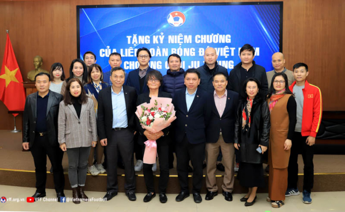 Lễ chia tay đầy xúc động của thầy y Choi: Hy vọng trở lại Việt Nam làm việc
