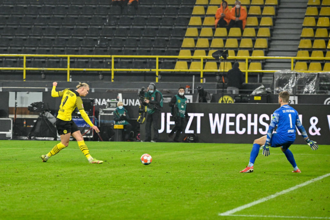Erling Haaland <b>đánh dấu cột mốc lịch sử trong màu áo Borussia Dortmund</b>