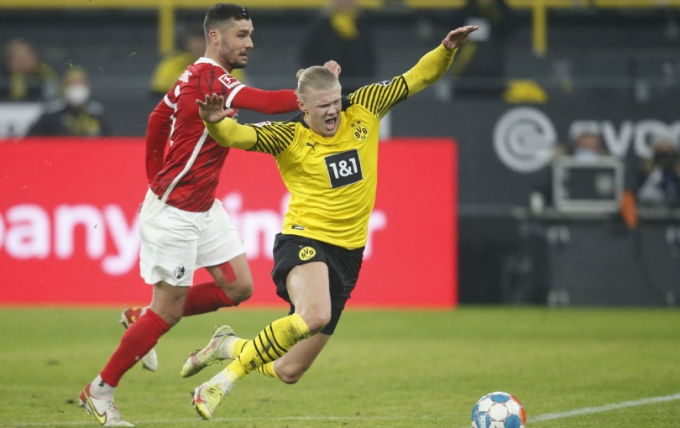 Haaland đích thân tiết lộ <b>đang bị chính Borussia Dortmund gây áp lực</b>