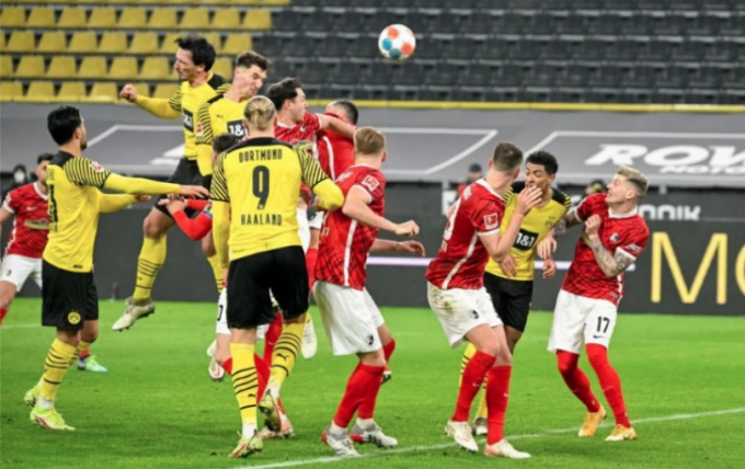 Haaland đích thân tiết lộ <b>đang bị chính Borussia Dortmund gây áp lực</b>
