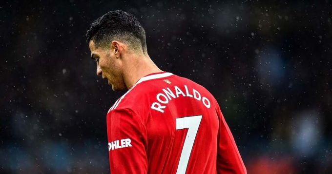 Ronaldo thông báo tin buồn mất con
