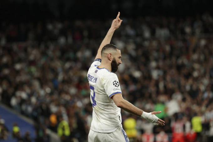 Cay cú vì thua Real Madrid, Pep còn bị huyền thoại Man United ’troll’ cực gắt