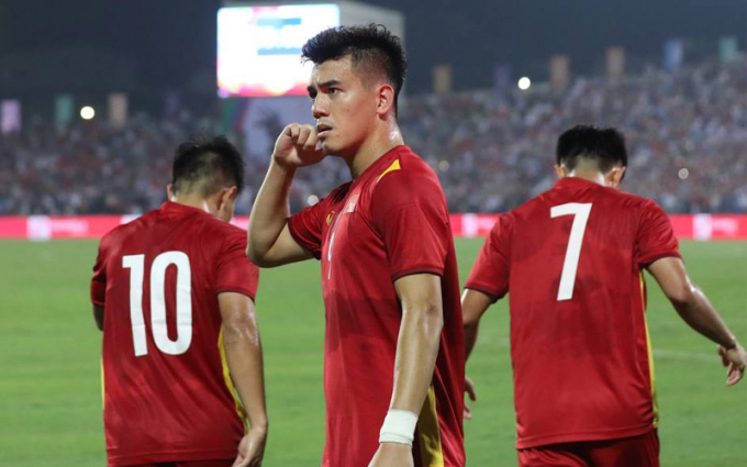 CĐV U23 Indonesia ví hậu vệ 20 tuổi với Harry Maguire sau trận thua U23 Việt Nam
