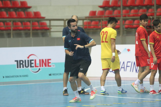 ĐT Futsal Việt Nam tập luyện cho ngày thi đấu đầu tiên