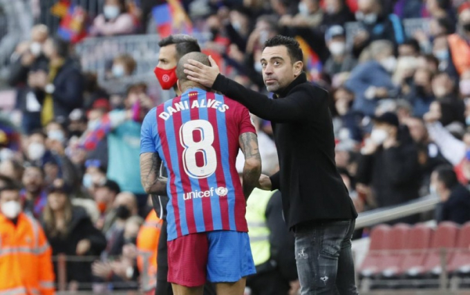 Dani Alves nói lời thật lòng về tương lai tại Barcelona