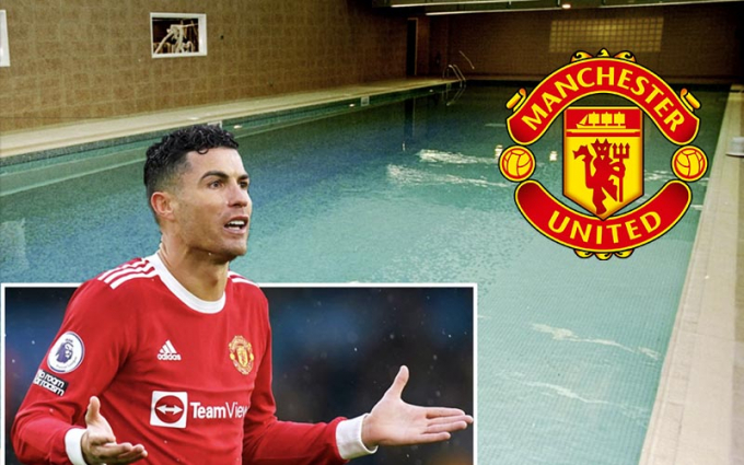 Ronaldo cảm thấy sốc, không dám sử dụng bể bơi của M.U