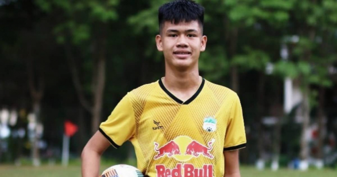 Trung vệ cao gần 2m của HAGL được triệu tập lên U16 Việt Nam