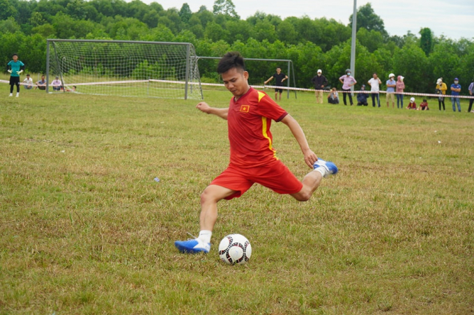 Điểm nhấn Phong Xuân FC vs Điền Hải FC: Lập công đẹp mắt, ’nút thắt’ thẻ đỏ
