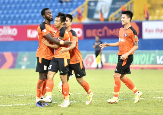 Hai lần dẫn bàn bằng Penalty, Đà Nẵng vẫn đánh rơi 3 điểm trước Bình Dương