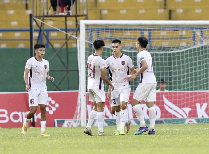 Hai lần dẫn bàn bằng Penalty, Đà Nẵng vẫn đánh rơi 3 điểm trước Bình Dương