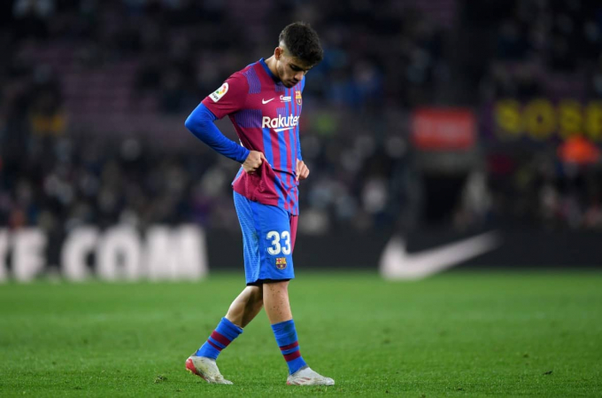 Barca trói chân siêu thần đồng thêm 4 năm; Lewandowski phát biểu cực cảm động