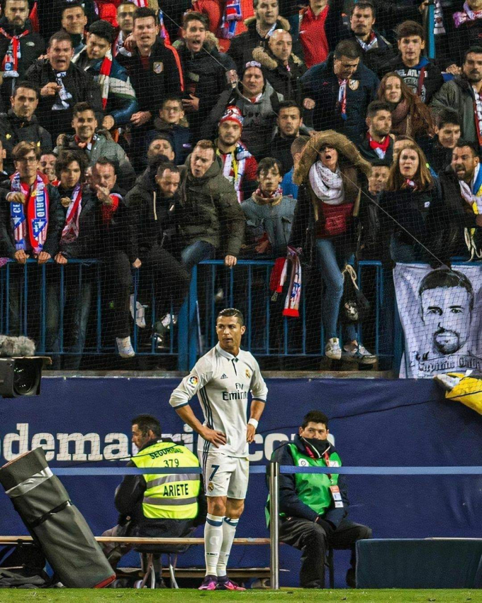 Gia đình yên ổn, Cristiano Ronaldo bất ngờ trở lại Manchester