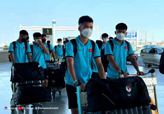 Thêm ĐT Việt Nam vất vả bay đến Indonesia, chờ những thử thách ở AFF Cup