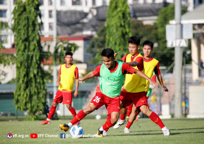 SỐC! U20 Việt Nam gọi cầu thủ từng đấm rách mí mắt đồng nghiệp Trung Quốc