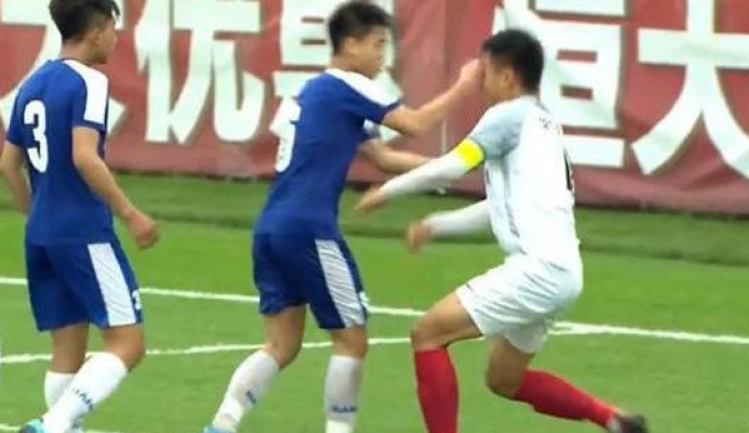 SỐC! U20 Việt Nam gọi cầu thủ từng đấm rách mí mắt đồng nghiệp Trung Quốc