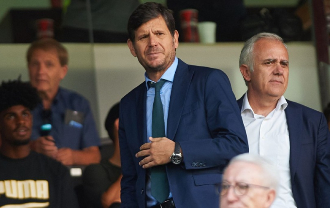 Giám đốc thể thao Barcelona lên tiếng sau vụ ”vồ hụt” Azpilicueta