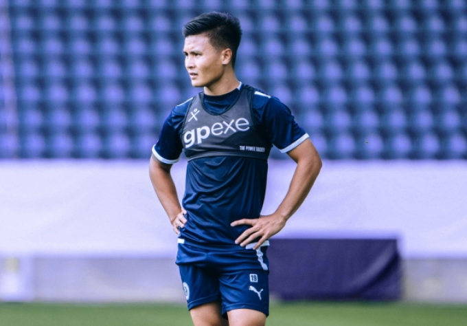 Pau đăng ảnh mới nhất của Quang Hải, xác nhận BHL chọn số 19 cho vòng 2 Ligue 2