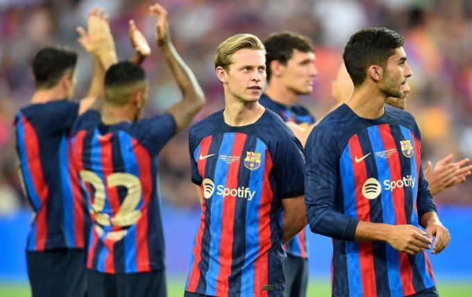 NÓNG: Chelsea và Barca gần đạt thoả thuận, De Jong gật đầu nữa là xong