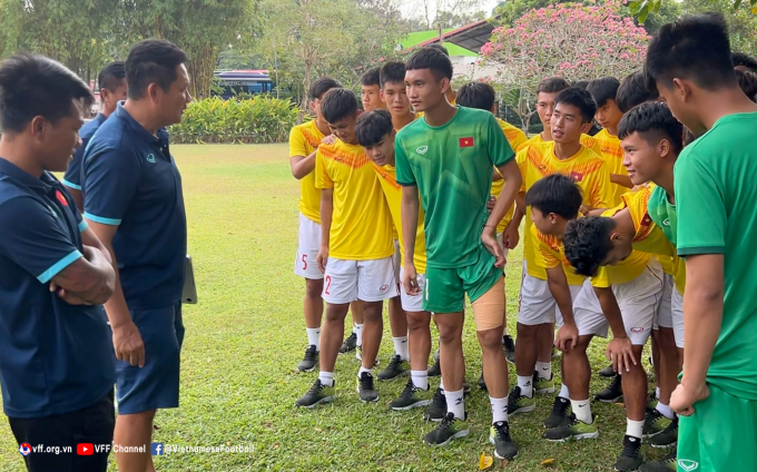 Trước trận chung kết AFF Cup: Thủ môn của Việt Nam bất ngờ ‘quay xe’ khi tập bài lạ