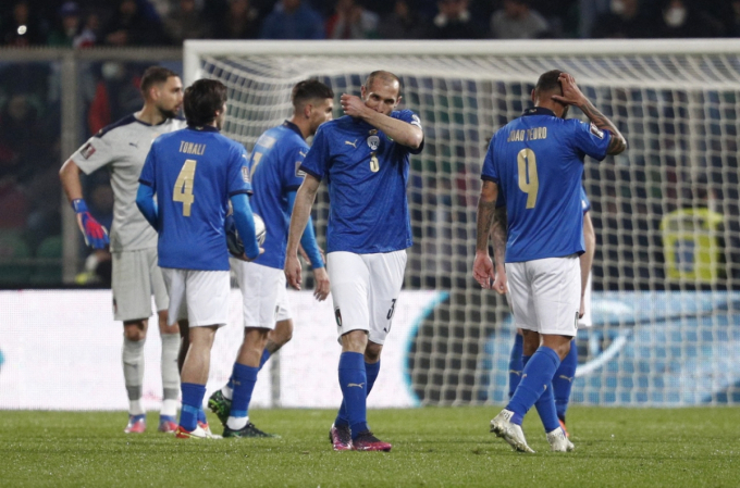 Italia đang tái thiết trên chính sự già hóa của Serie A