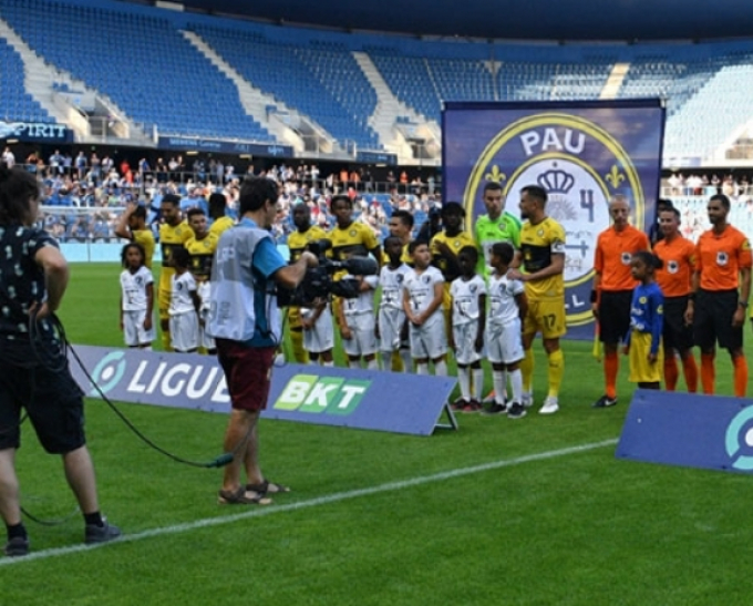 Hòa vất vả, HLV Pau FC thừa nhận 1 mặt hạn chế của hàng tấn công