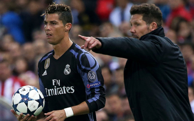 M.U bất ngờ được Atletico Madrid gạ kèo trao đổi Ronaldo