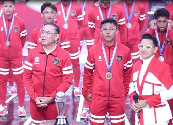 U16 Indonesia tiệc tùng hết cỡ sau khi hạ Việt Nam, CĐV và báo Indonesia lo sợ