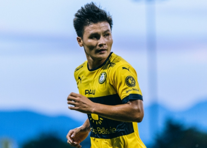 Pau FC rơi xuống thứ 18 Ligue 2, fan Trung Quốc gọi Quang Hải là Wu Lei Việt Nam