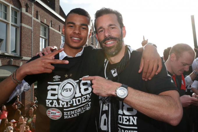 Ruud van Nistelrooy cảm thấy không lo lắng về thương vụ Cody Gakpo
