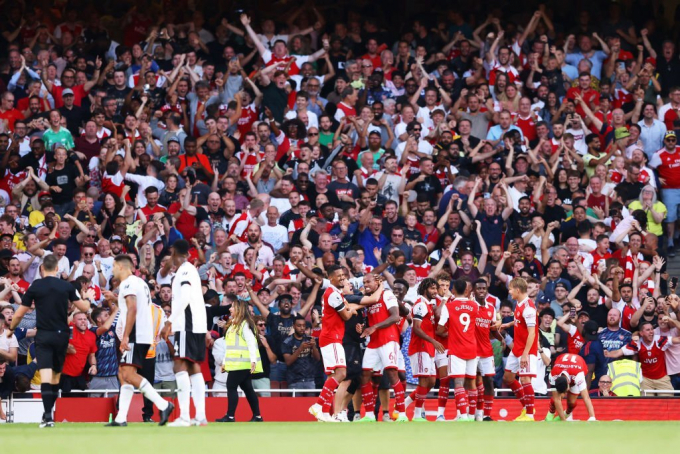Giữ vững ngôi đầu bảng, Arsenal xuất sắc đánh bại Fulham