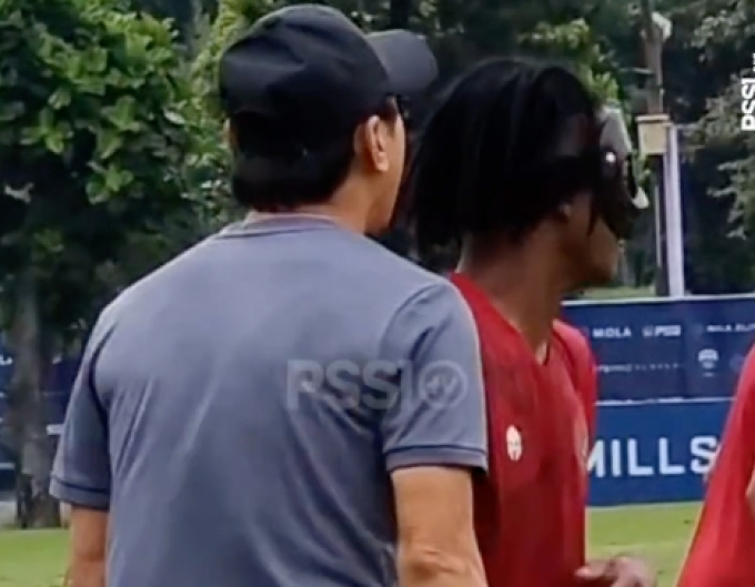 HLV Shin Tae-yong hù Ronaldo của U20 Indonesia giật mình, răn đe đừng kiêu ngạo